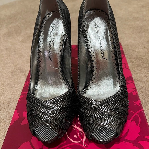 Lulu Townsend Heels - Picture 4 of 8